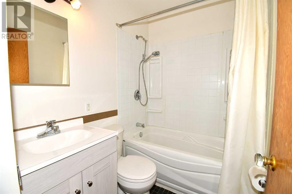 209 3 AVENUE WEST Image 22