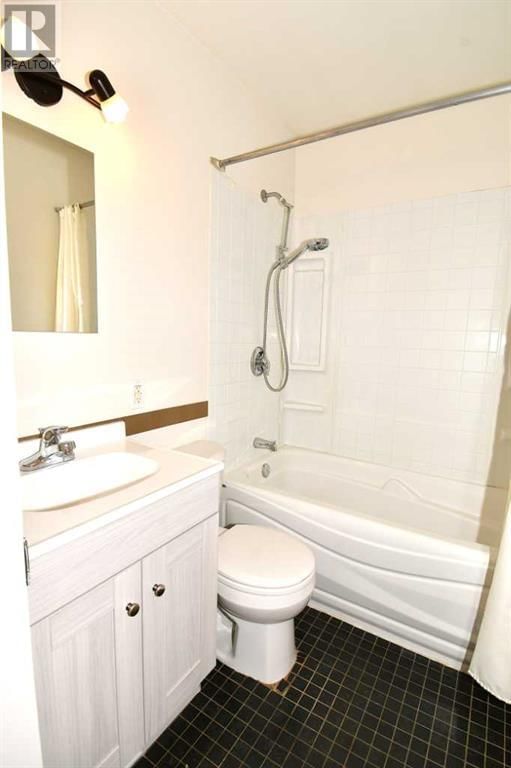 209 3 AVENUE WEST Image 23