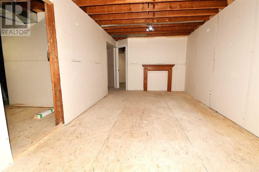 209 3 AVENUE WEST Image 27