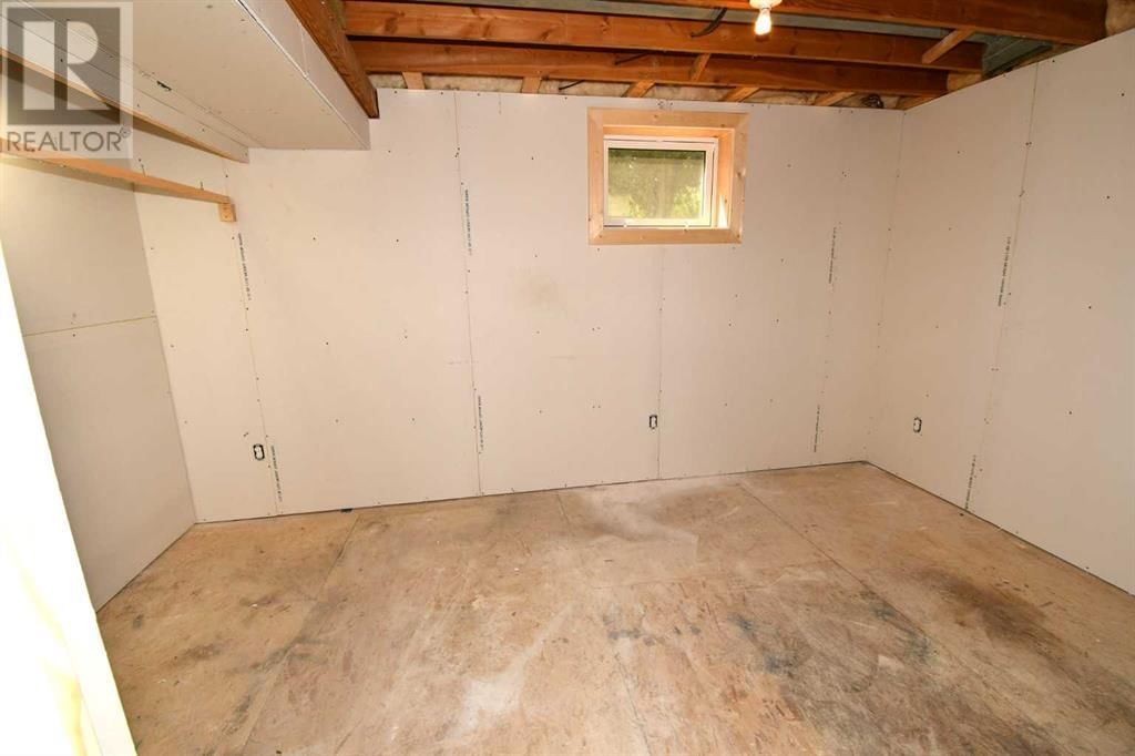 209 3 AVENUE WEST Image 28