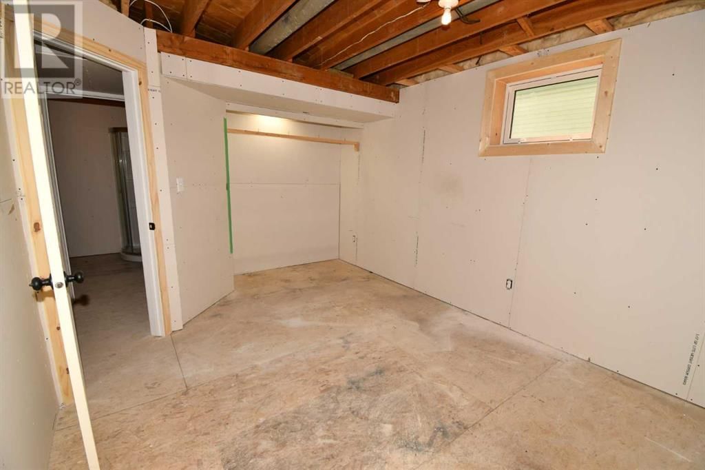 209 3 AVENUE WEST Image 29