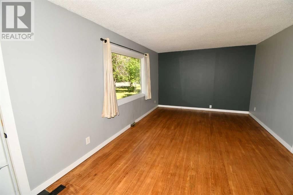 209 3 AVENUE WEST Image 7