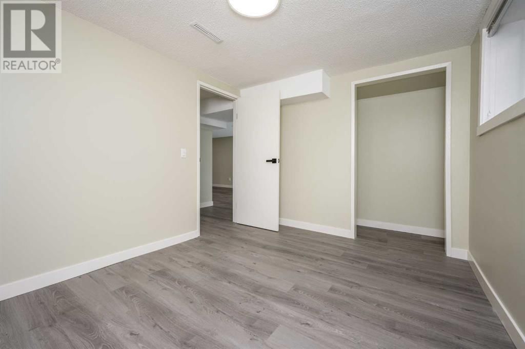 724 80 AVENUE SOUTHWEST Image 32