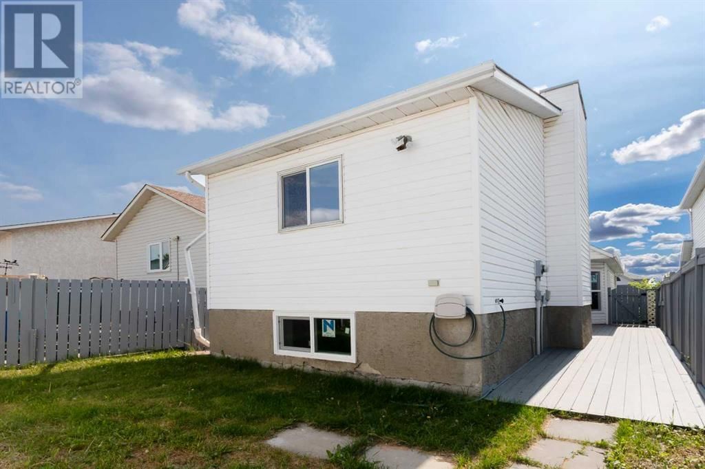 24 HUNTERHORN CRESCENT NORTHEAST Image 23