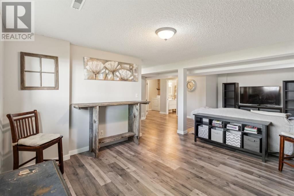 8 WEST MACKAY CRESCENT Image 24