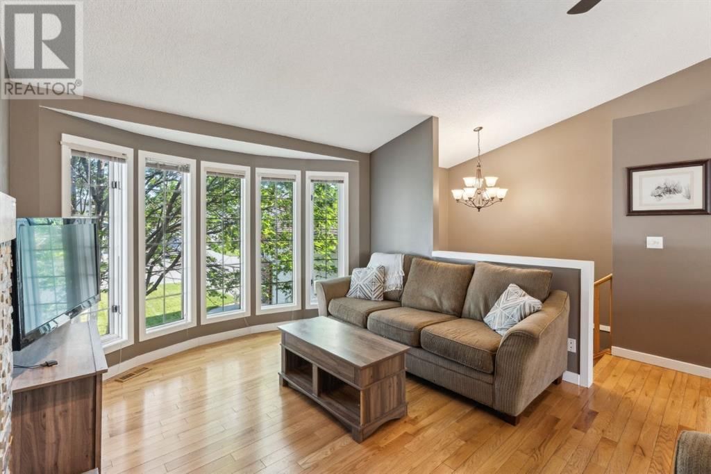 8 WEST MACKAY CRESCENT Image 3