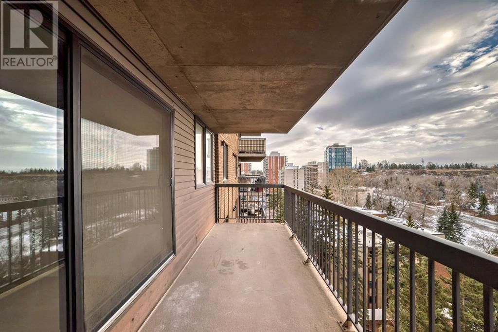 225 25 AVENUE SOUTHWEST Image 15