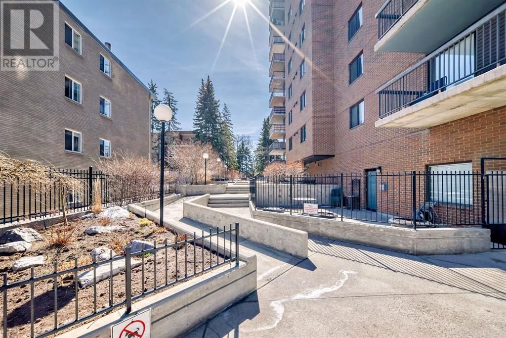 225 25 AVENUE SOUTHWEST Image 38