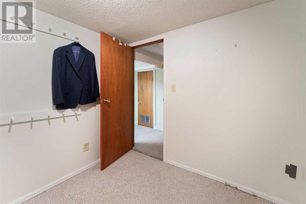 2612 26A STREET SOUTHWEST Image 24