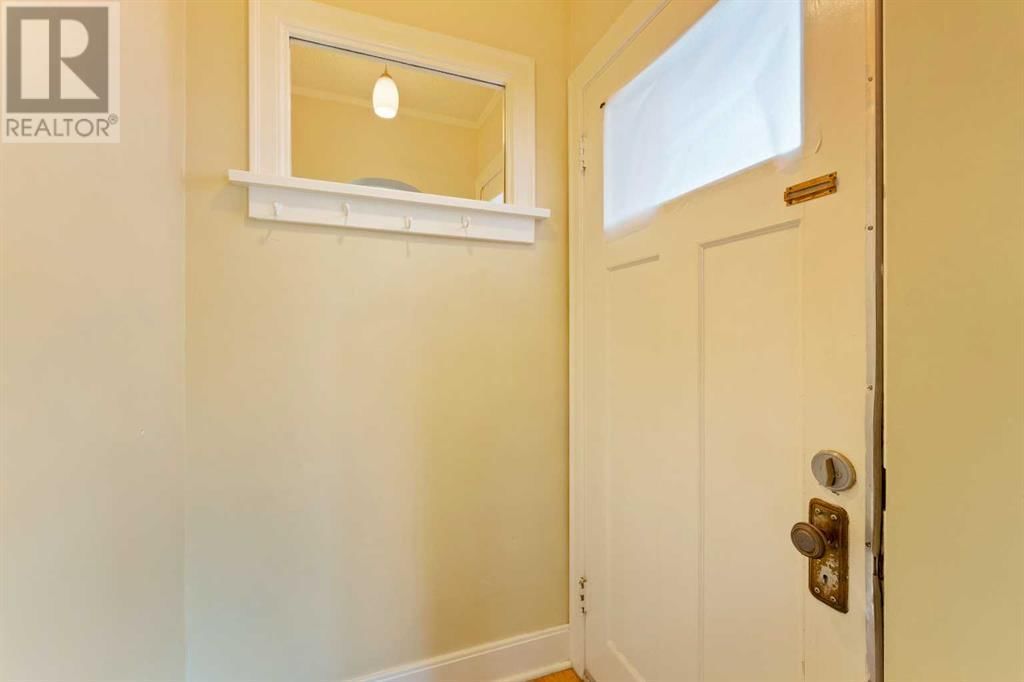 2612 26A STREET SOUTHWEST Image 3