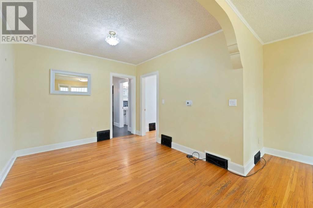 2612 26A STREET SOUTHWEST Image 7