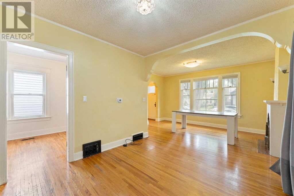 2612 26A STREET SOUTHWEST Image 8