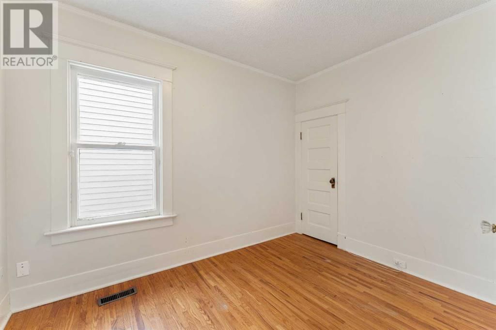 2612 26A STREET SOUTHWEST Image 9