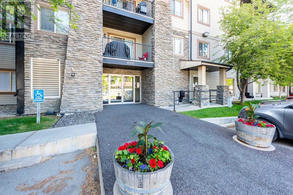 8 BRIDLECREST DRIVE Image 1