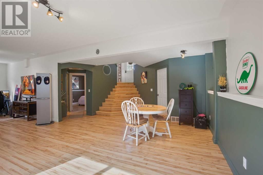 327 DUSTON STREET Image 19