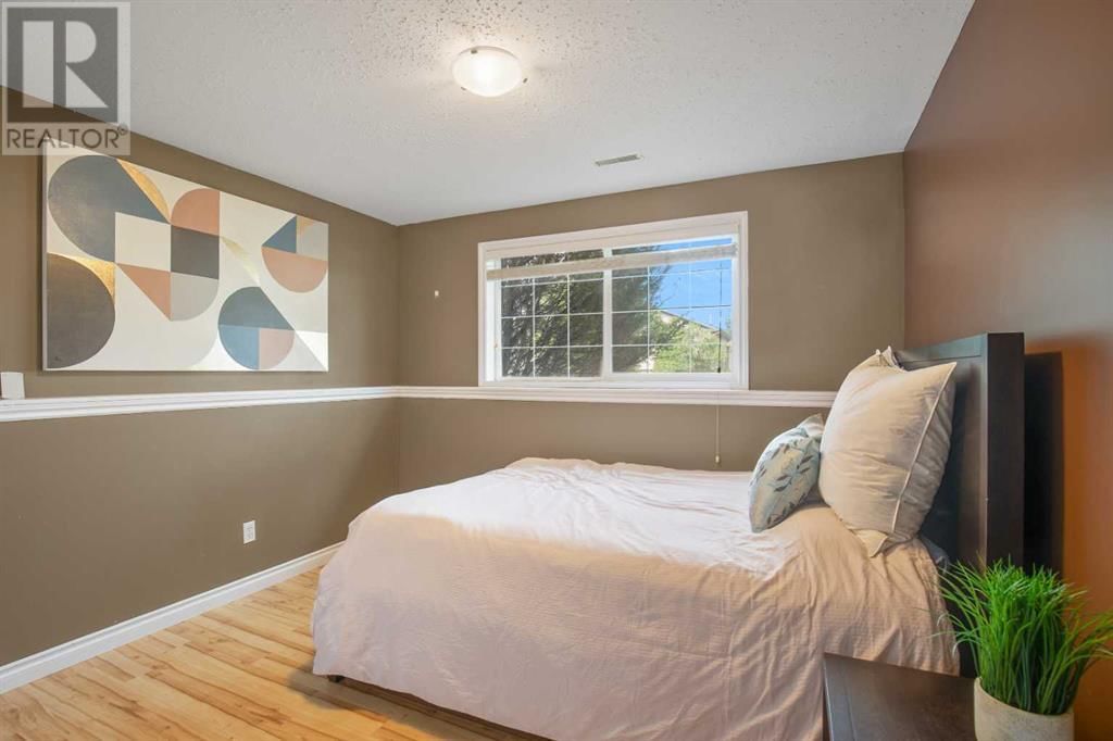 327 DUSTON STREET Image 23