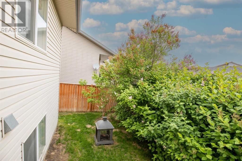 327 DUSTON STREET Image 36