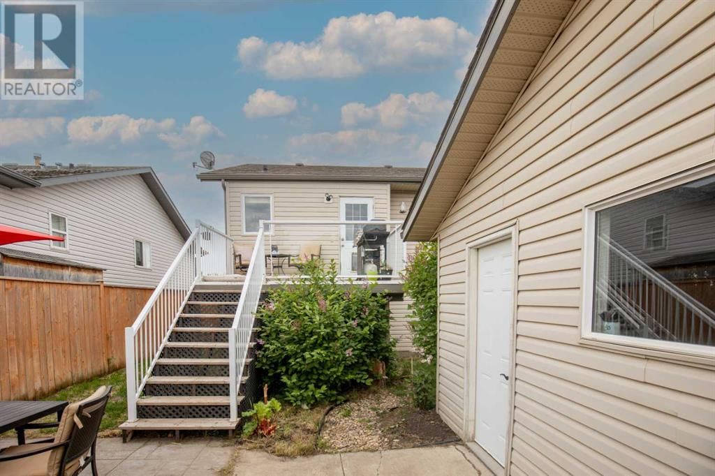 327 DUSTON STREET Image 40