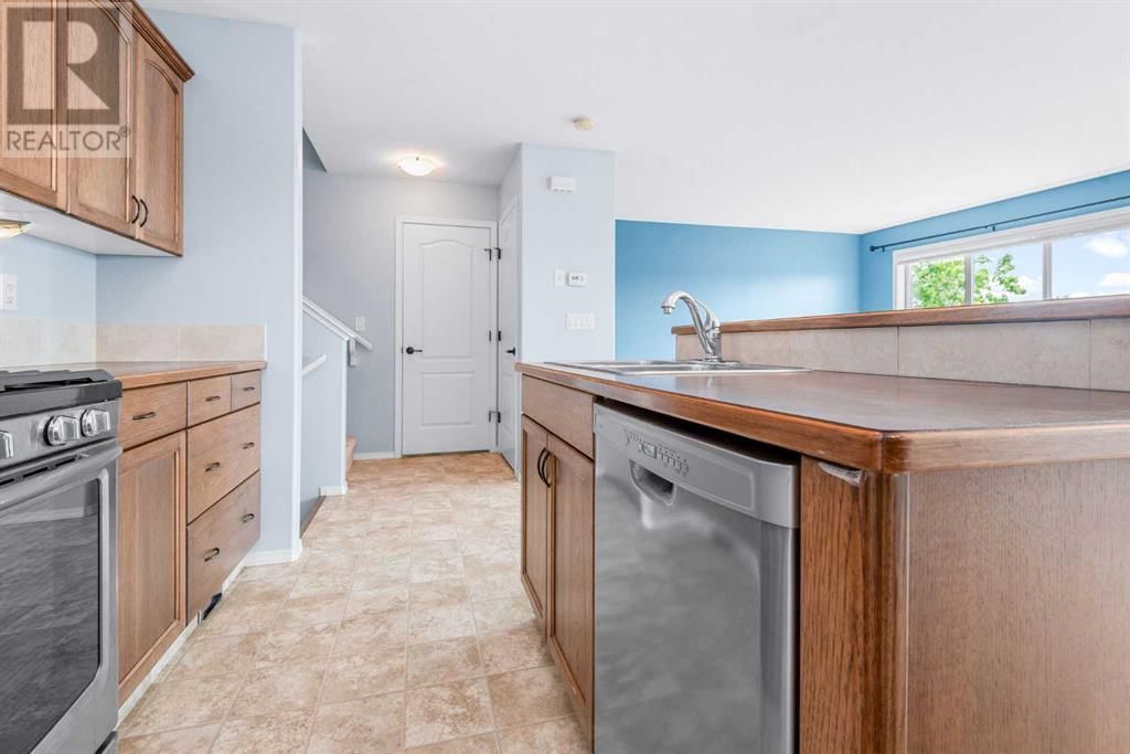 255 CEDAR SQUARE Image 10
