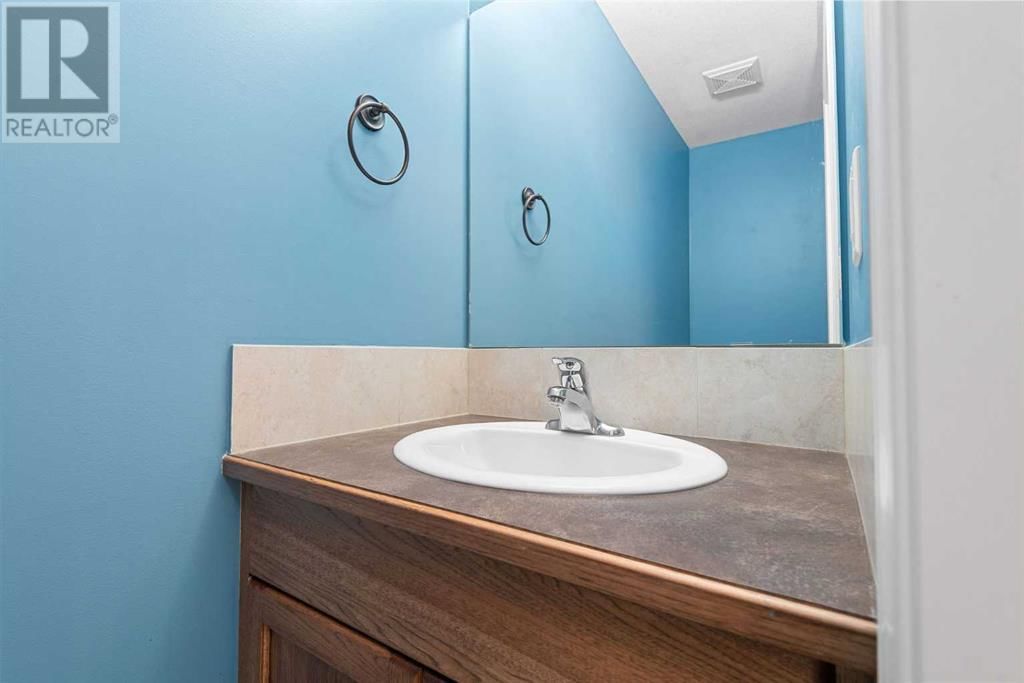 255 CEDAR SQUARE Image 15