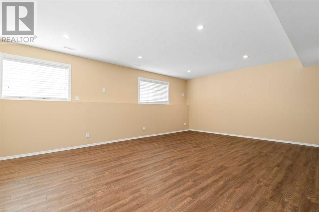 255 CEDAR SQUARE Image 25