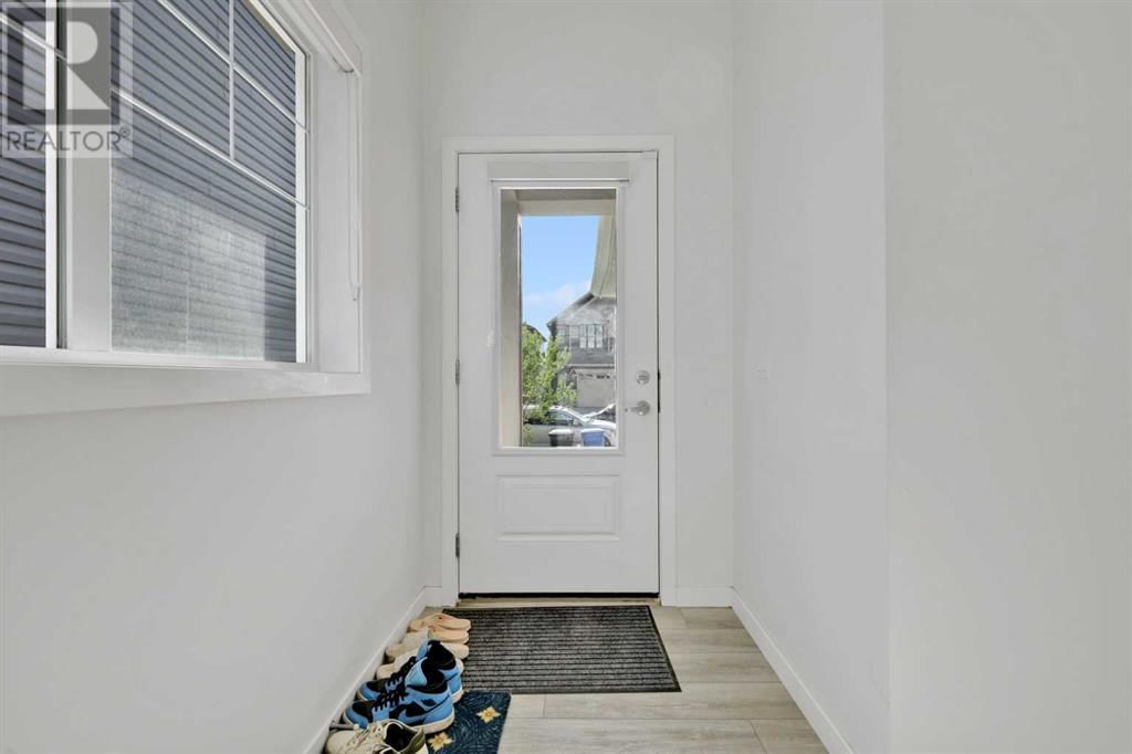 203 LUCAS CLOSE NORTHWEST Image 3