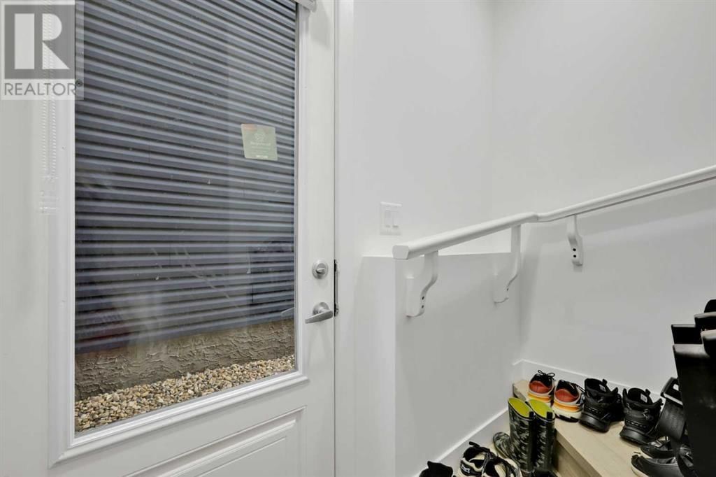 203 LUCAS CLOSE NORTHWEST Image 30