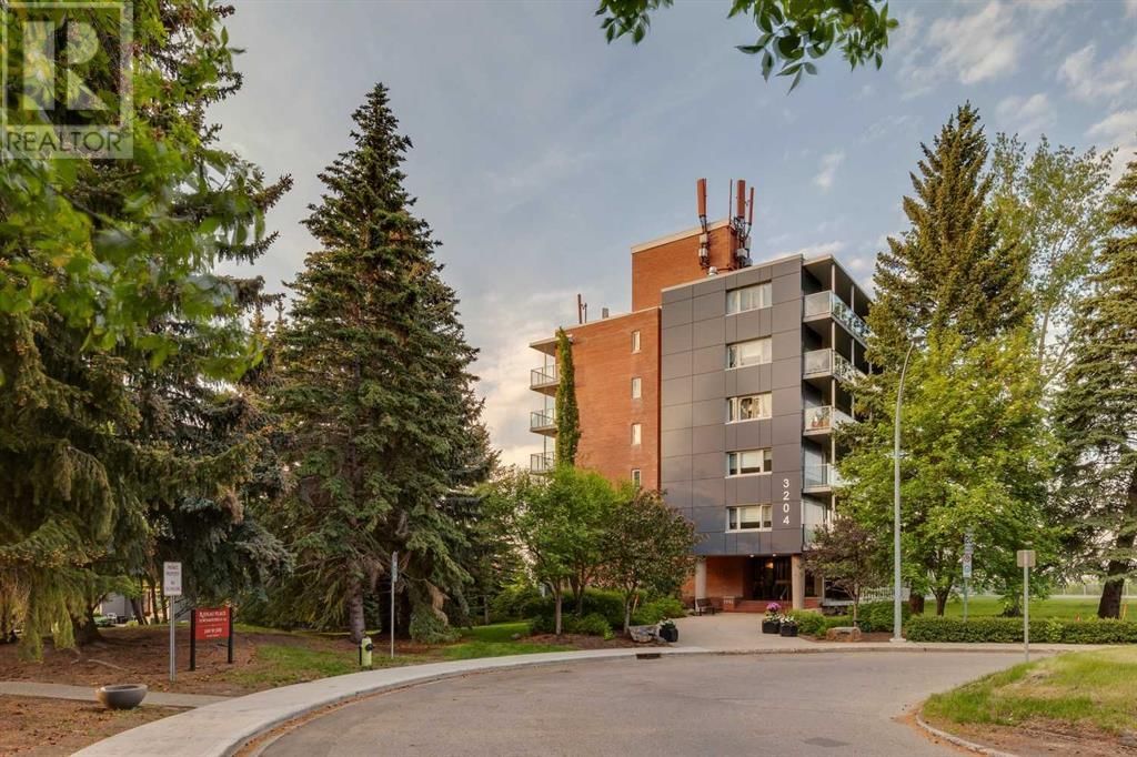 3204 RIDEAU PLACE SOUTHWEST Image 1