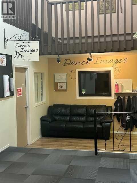 5224 48 AVENUE Image 7