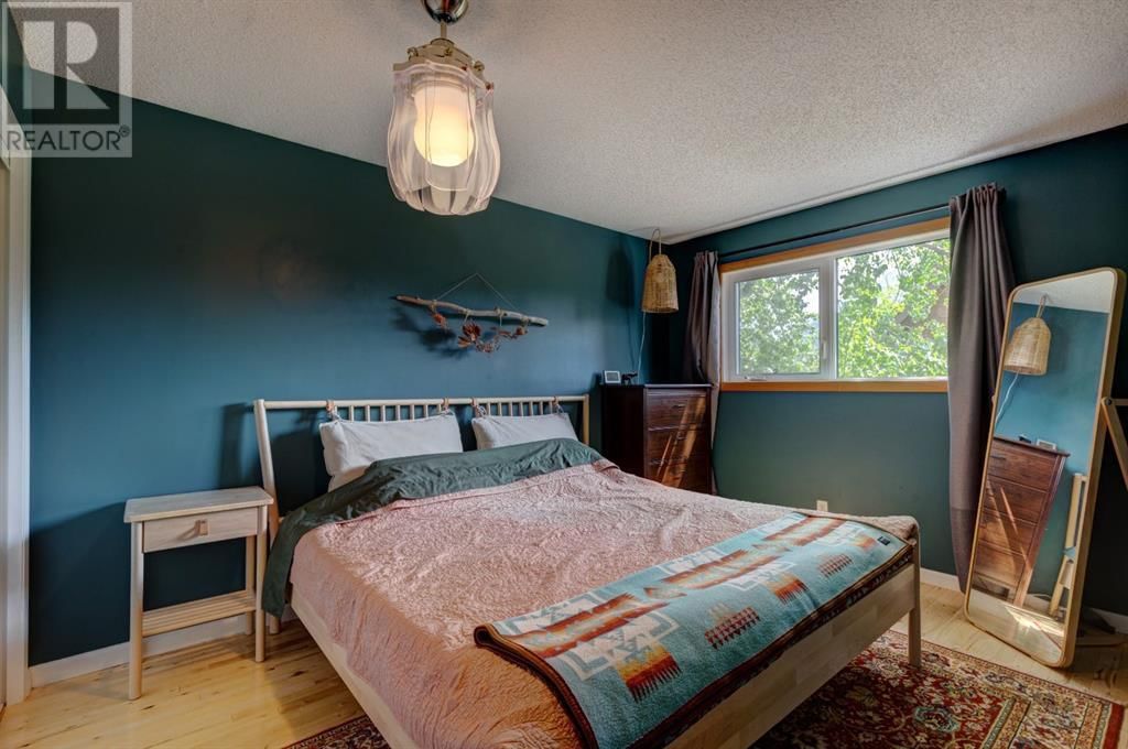 200 THREE SISTERS DRIVE Image 15