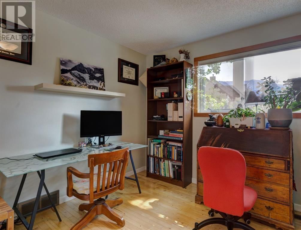 200 THREE SISTERS DRIVE Image 18