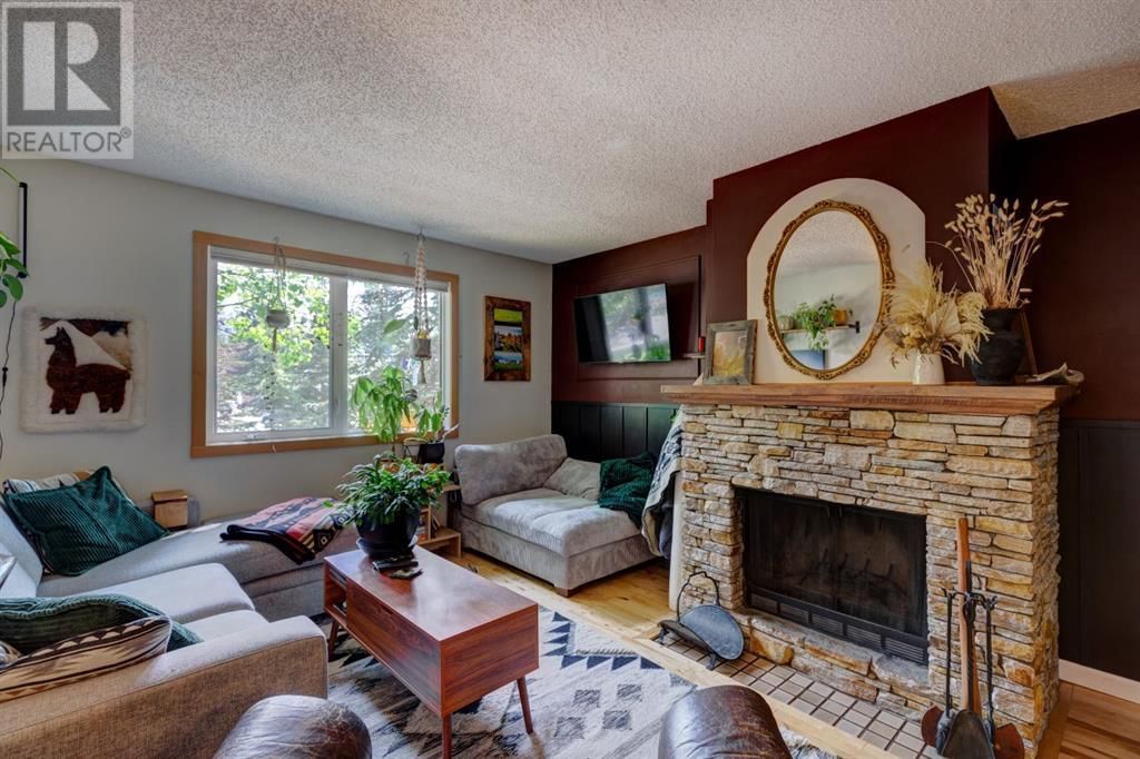 200 THREE SISTERS DRIVE Image 4