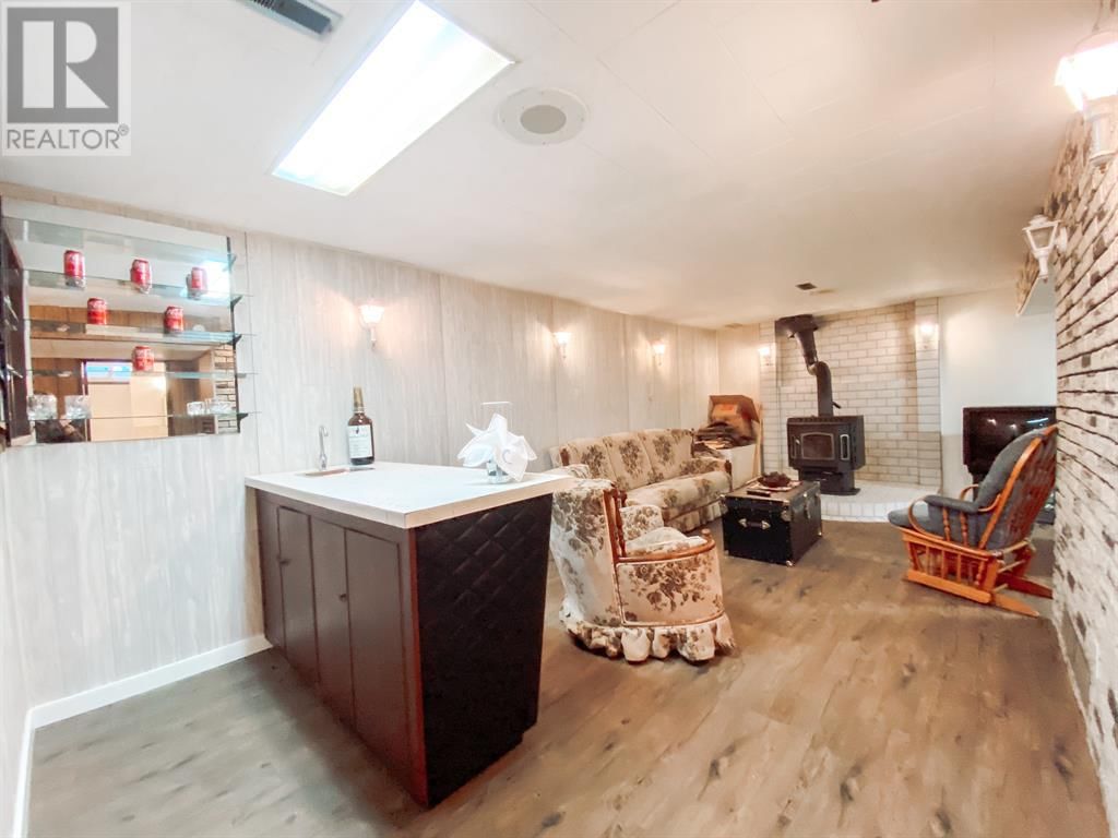 4615 54 STREET Image 33