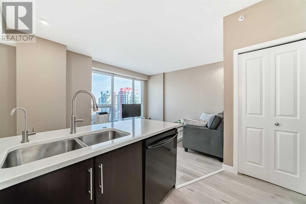 1053 10 STREET SOUTHWEST Image 11