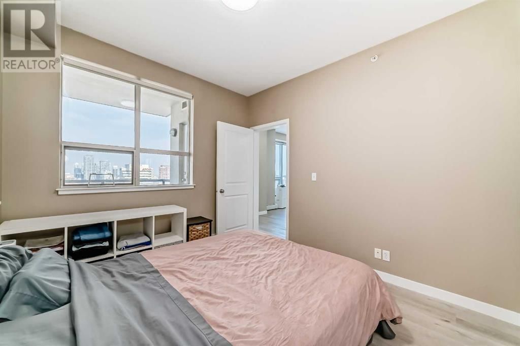 1053 10 STREET SOUTHWEST Image 26