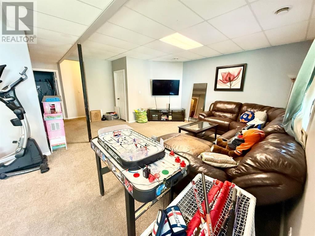 176 MCARDELL DRIVE Image 32