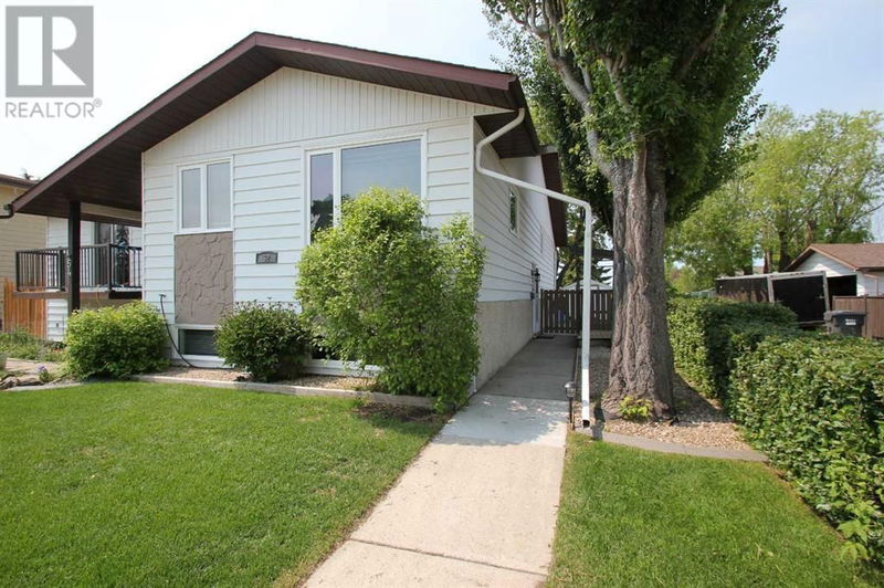 52 Mclevin Crescent Red Deer, Alberta