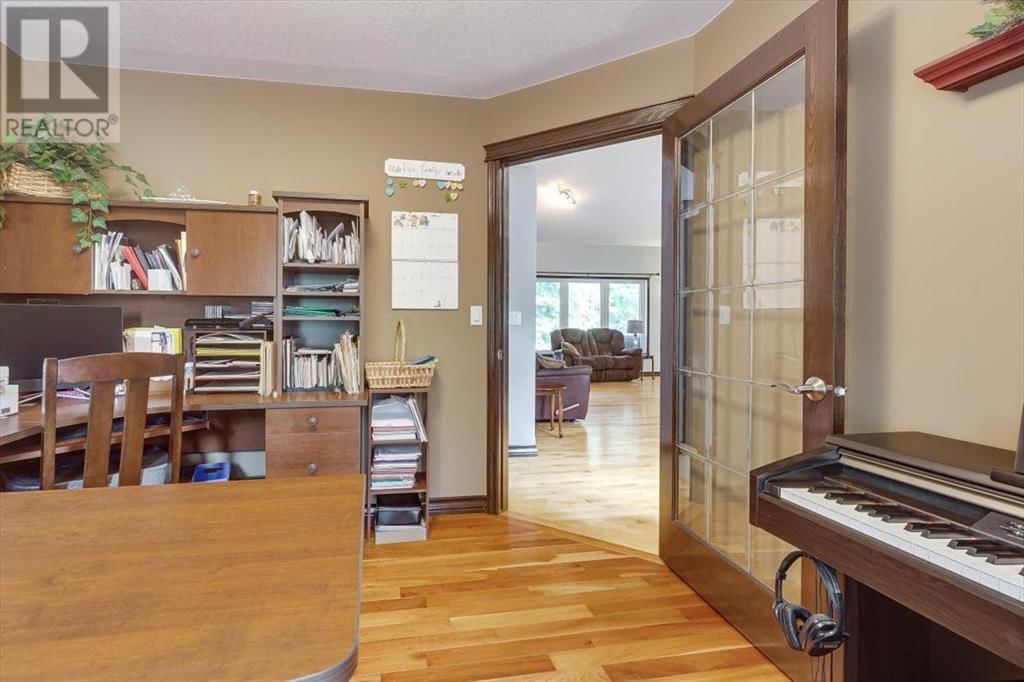 1 RAINBOW DRIVE Image 16