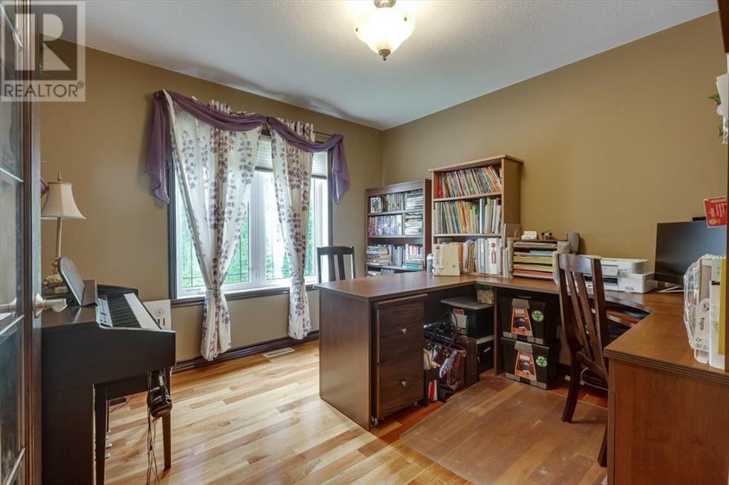 1 RAINBOW DRIVE Image 17