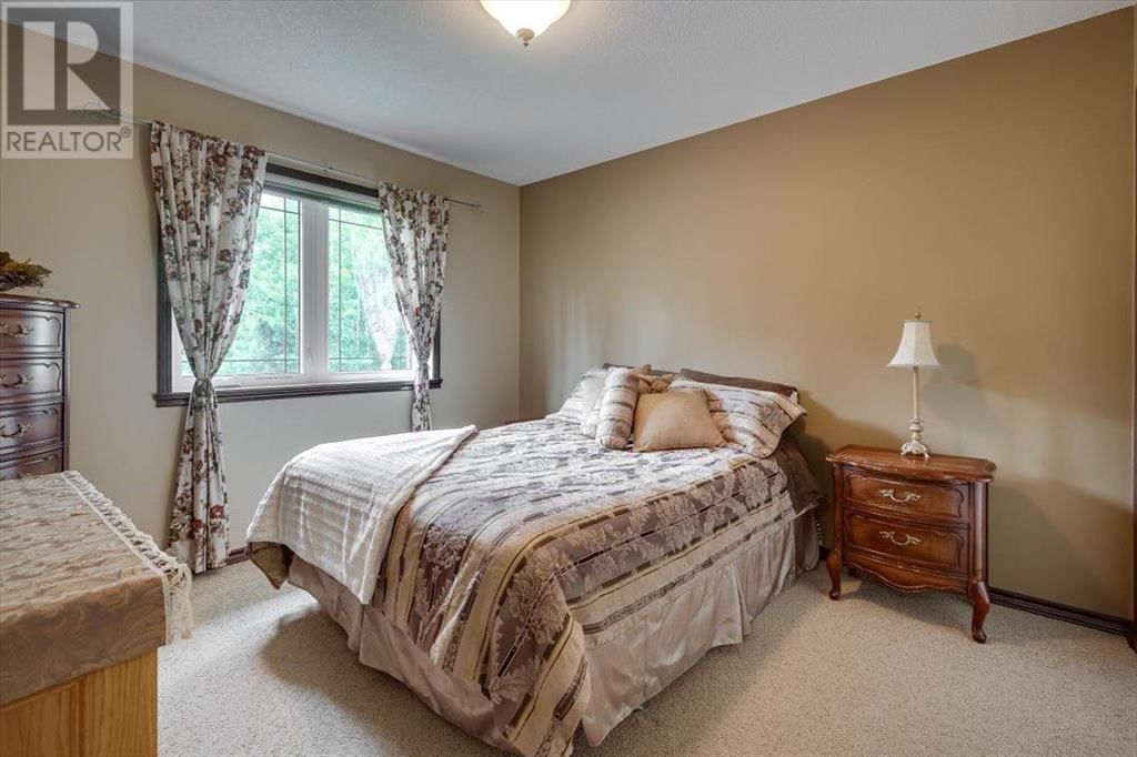 1 RAINBOW DRIVE Image 19