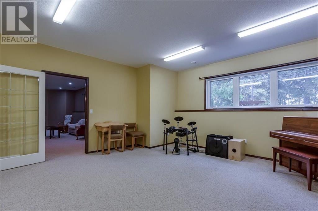 1 RAINBOW DRIVE Image 31