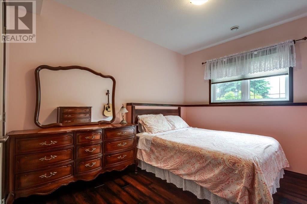 1 RAINBOW DRIVE Image 34
