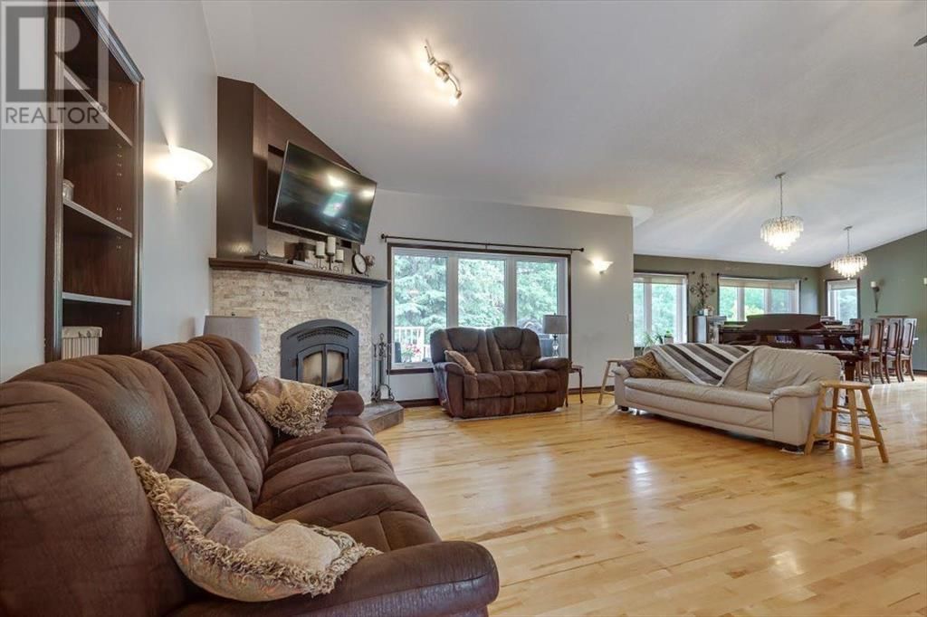 1 RAINBOW DRIVE Image 9