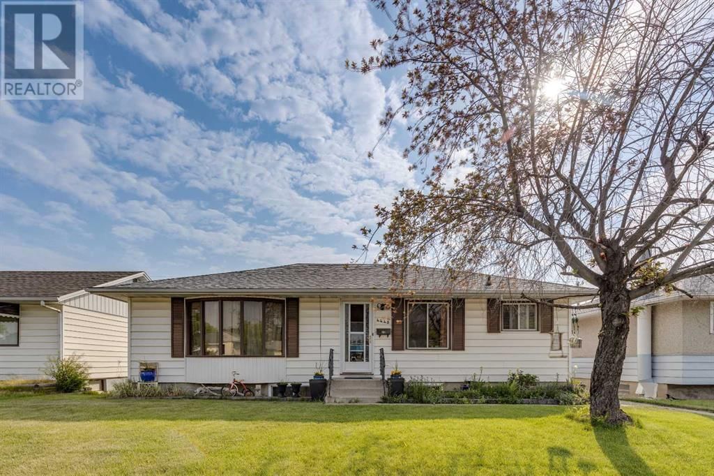 4448 3 STREET NORTHEAST Image 1