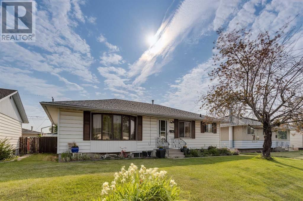 4448 3 STREET NORTHEAST Image 2