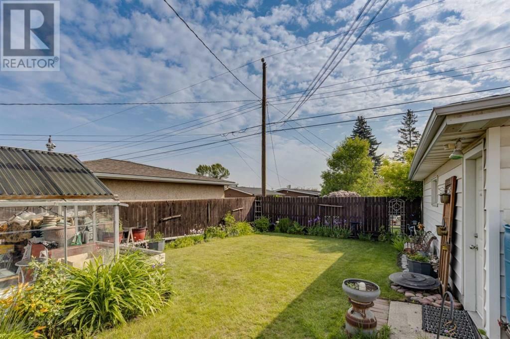 4448 3 STREET NORTHEAST Image 23