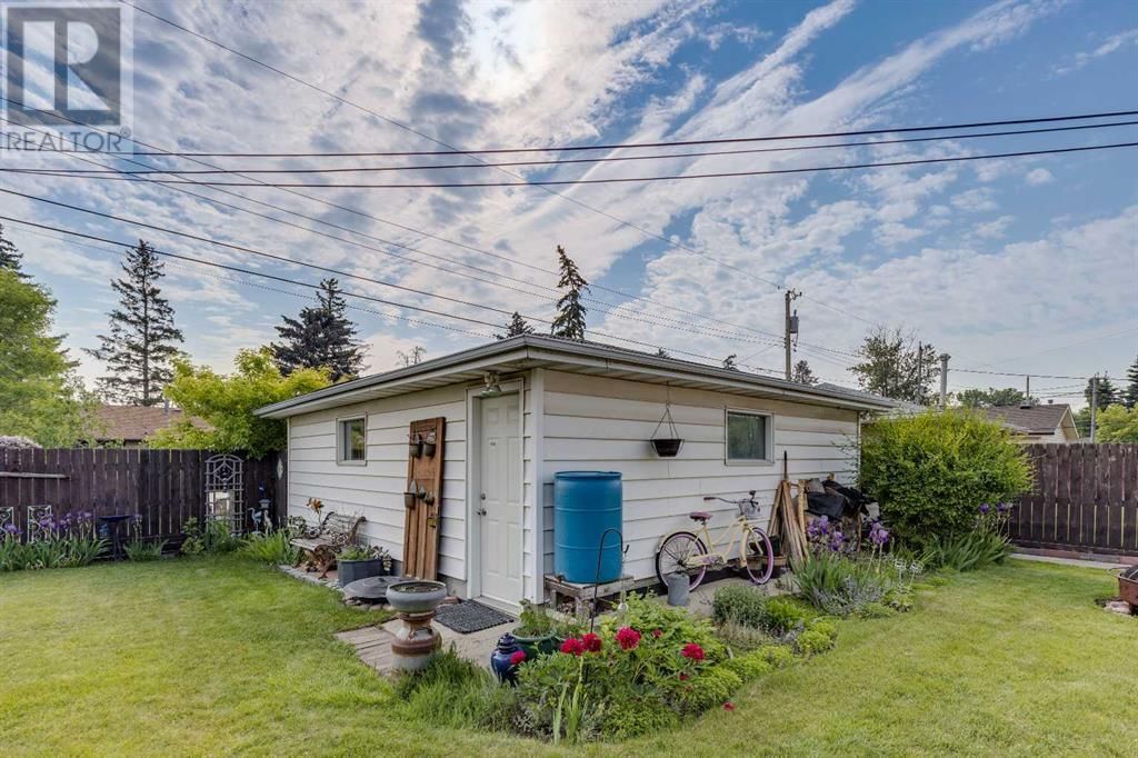 4448 3 STREET NORTHEAST Image 29