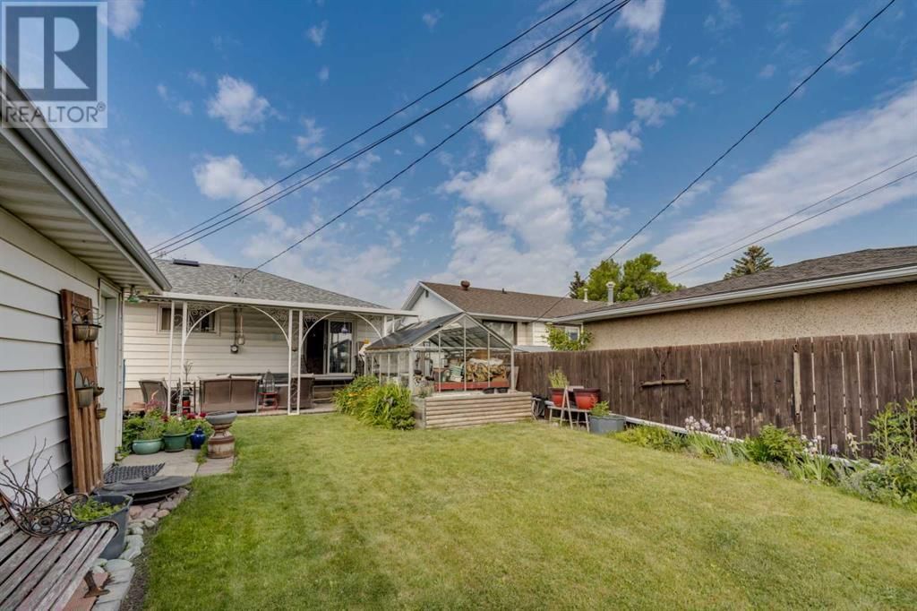 4448 3 STREET NORTHEAST Image 30