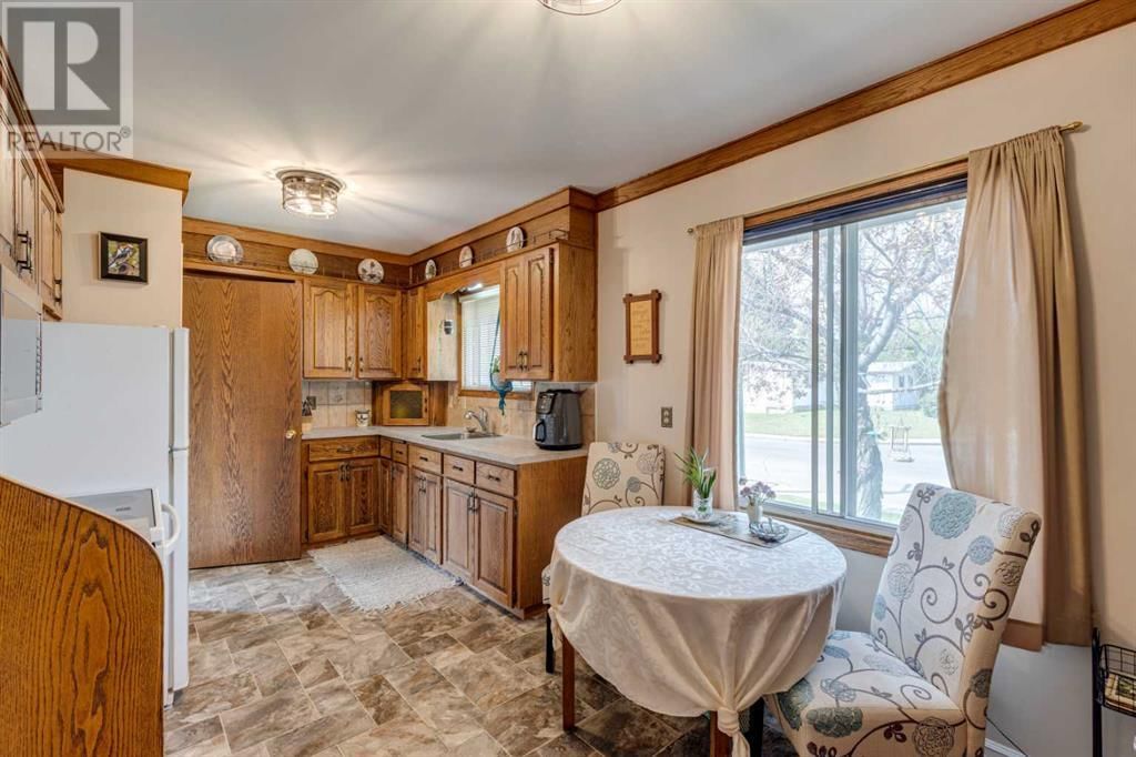 4448 3 STREET NORTHEAST Image 6