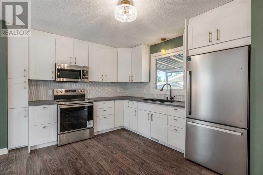 891 DUNDAS STREET Image 15